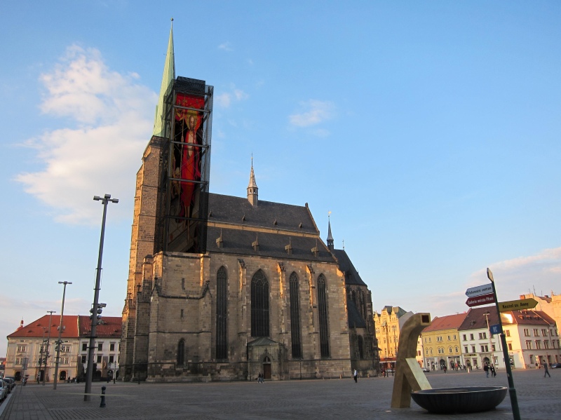 DVĚ VĚŽE - KOSTEL SVATÉHO BARTOLOMĚJE V PLZNI-1